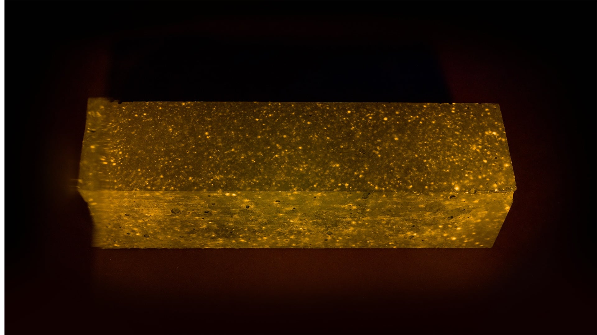Same concrete sample under UV light revealing Xypex VDS tracer